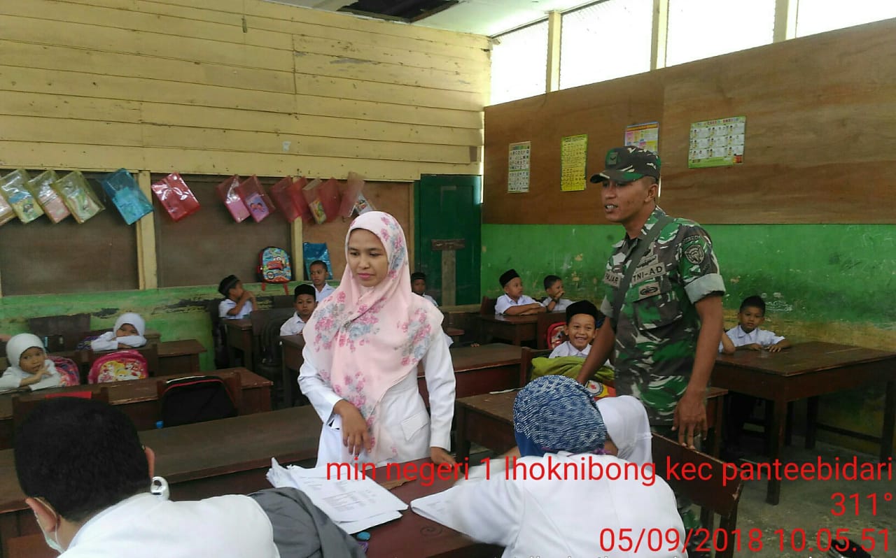Babinsa Ramil 20/Ptb Dampingi Petugas Puskesmas Keliling di Pante Bidari