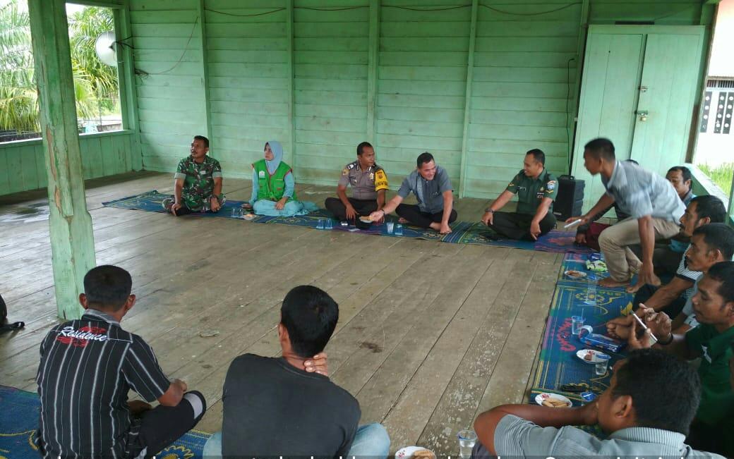 DANRAMIL LHOK KRUET BERSAMA MASYARAKAT HADIRI PENYULUHAN PERTANIAN