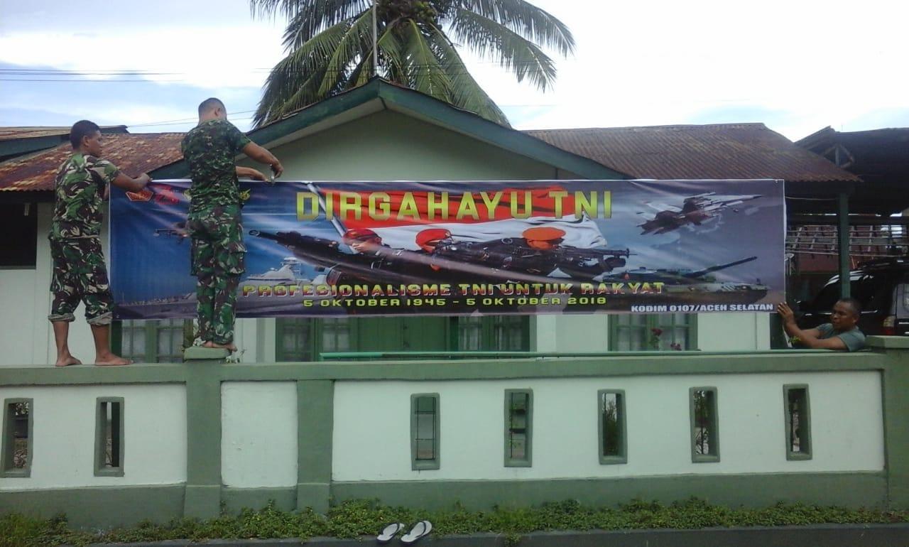 Spanduk Dirgahayu TNI ke- 73 Tergelar di Seluruh Jajaran Kodim 0107/Asel