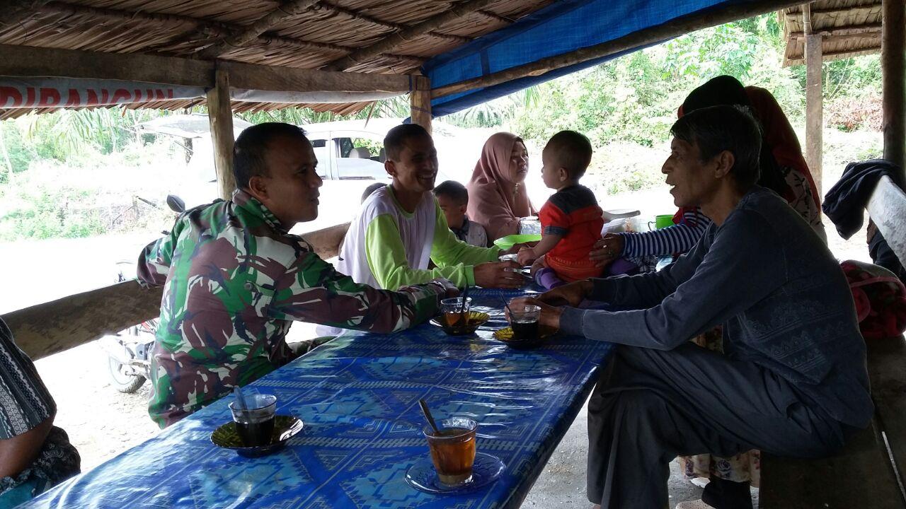 Babinsa Beutong Selalu Ada Dengarkan Keluhan Petani