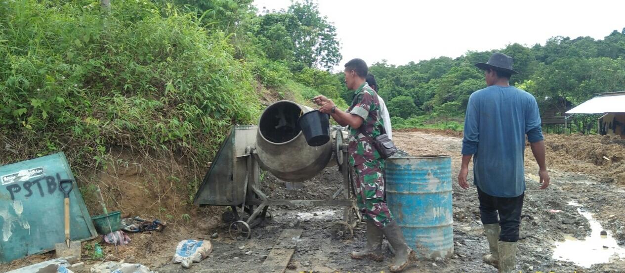 PANTAU PEMBANGUNAN SALURAN AIR, BABINSA TURUN KE LAPANGAN