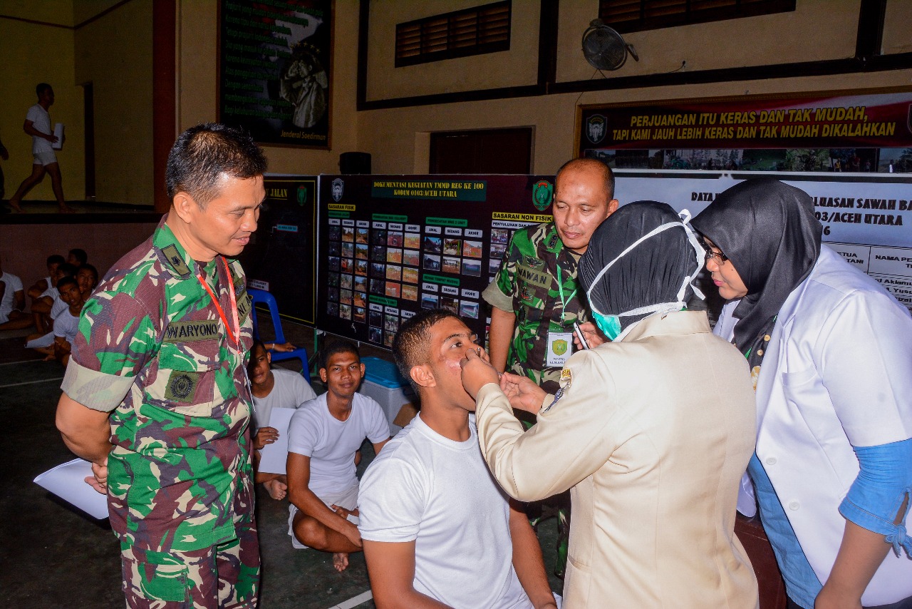 Calon Seleksi Bintara TNI di Tes Kesehatan