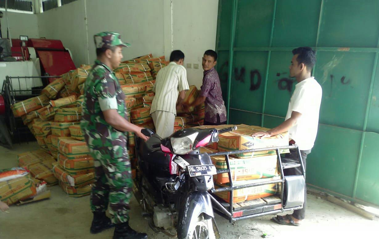 Babinsa Calang Pantau Penyaluran Bibit Jagung Bantuan Pemerintah