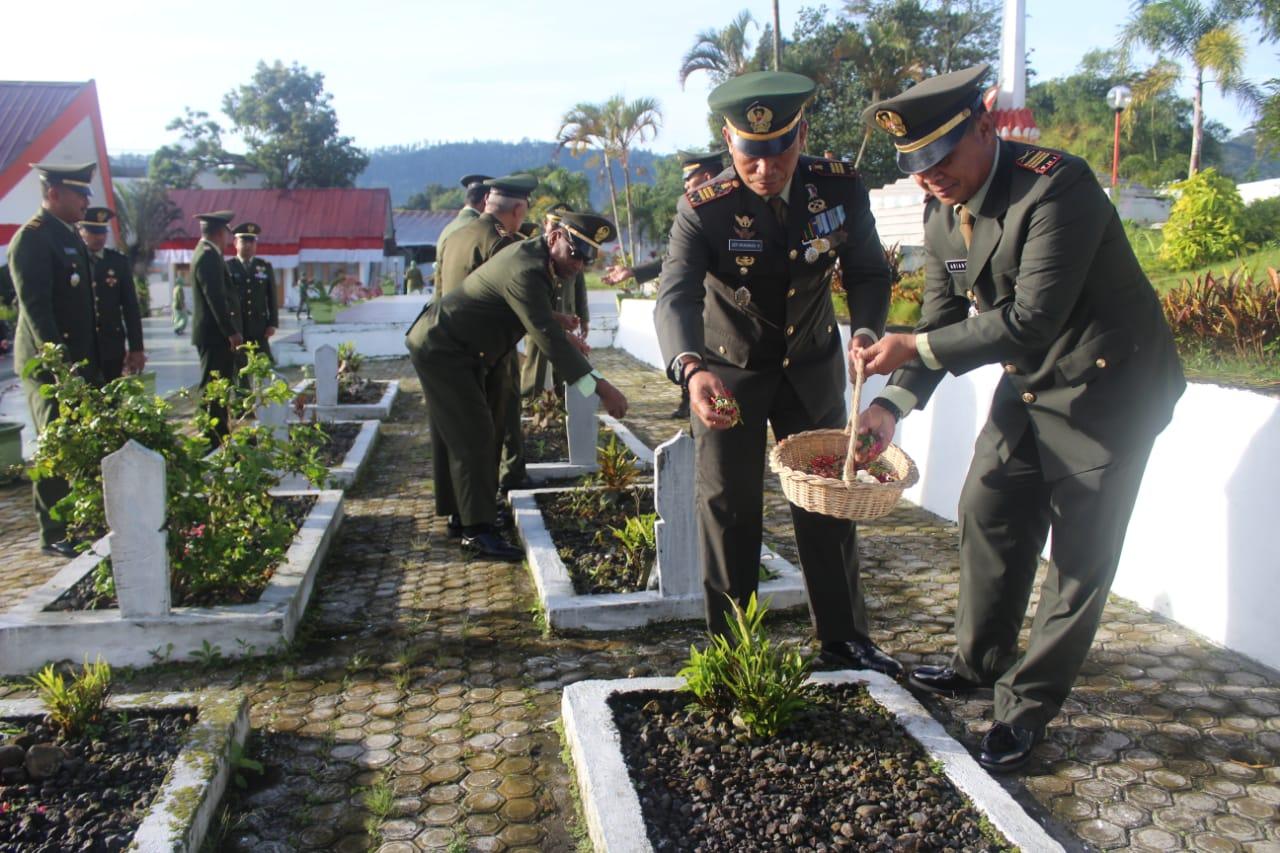 HUT TNI Ke-73, Ratusan Prajurit Kodim 0106/Ateng dan Persit Ziarah Ke Makam Pahlawan