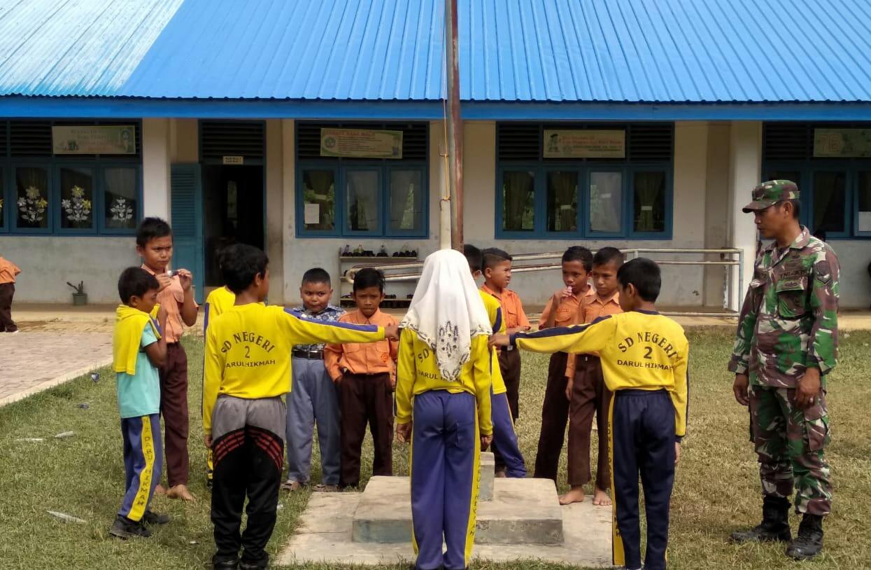 SERDA RINTO LATIH SISWA SEKOLAH DASAR UPACARA BENDERA