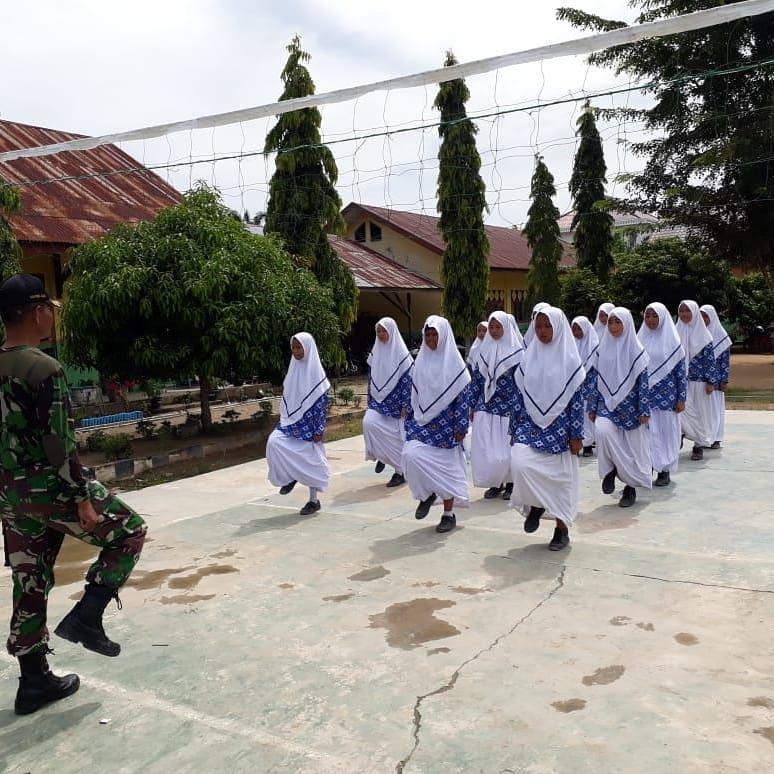 Babinsa Koramil 06/ Manyak Payed Latihkan PBB