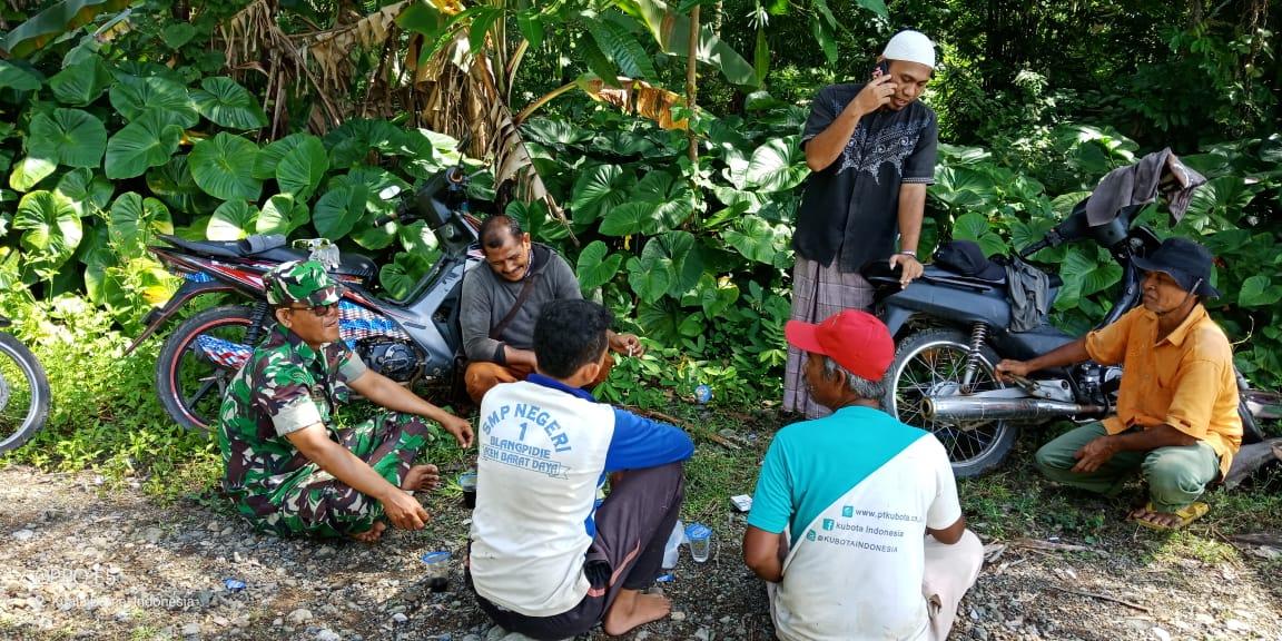Jelang Panen, Babinsa Koramil Kuala Batee Gelar Musyawarah Dadakan
