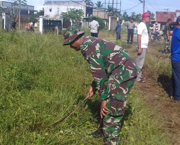 Pos Ramil Setia dan Masyarakat Gotroy Bersihkan Pasar Mubazir
