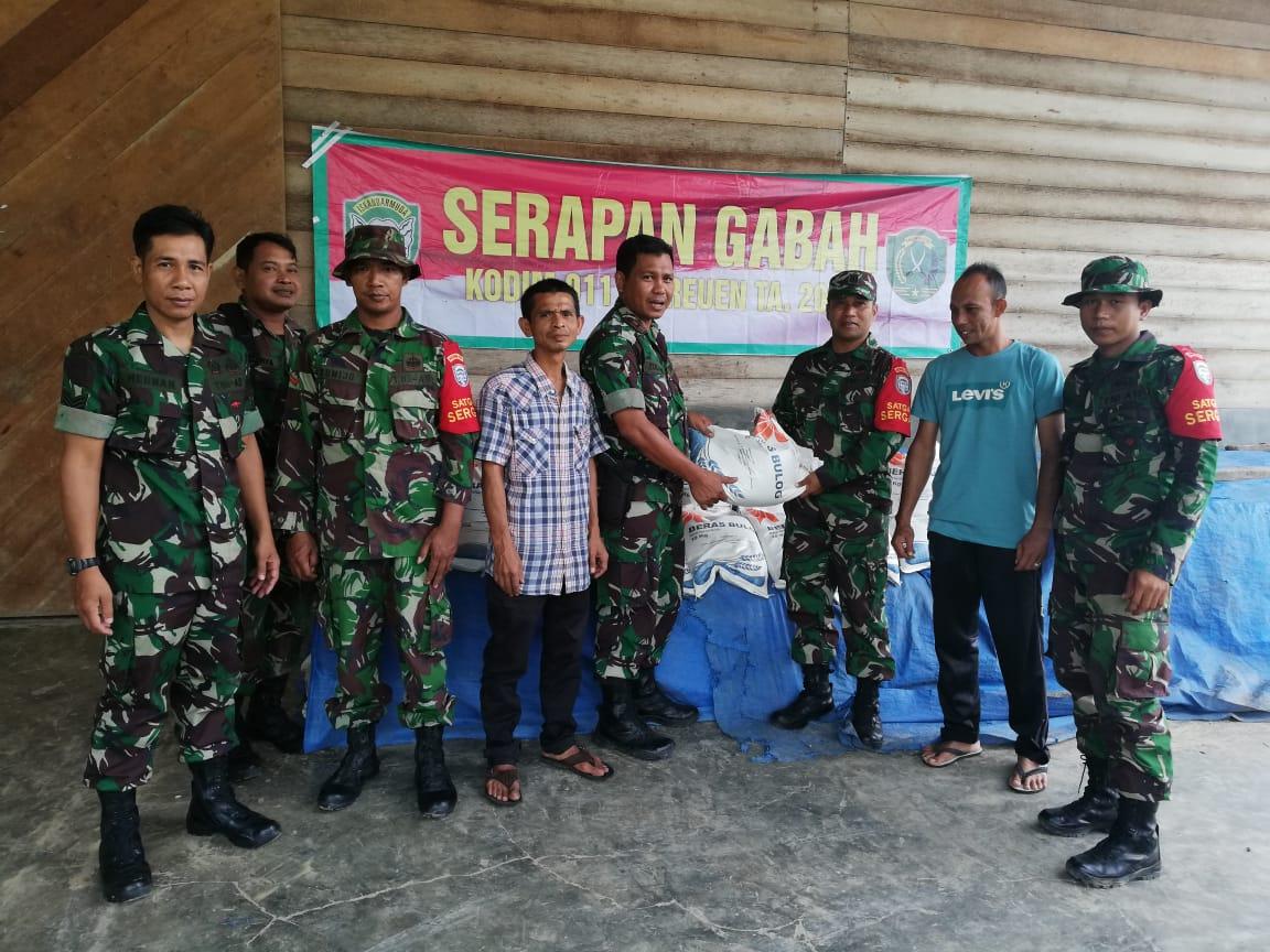 Kodim 0111/Bireuen Serahkan Hasil Sergab ke Bulog