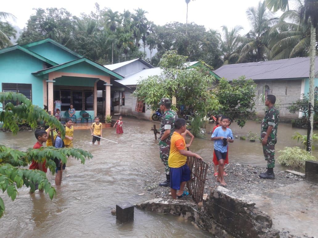 Plh. Danramil 07/Babahrot Tinjau Lokasi Banjir