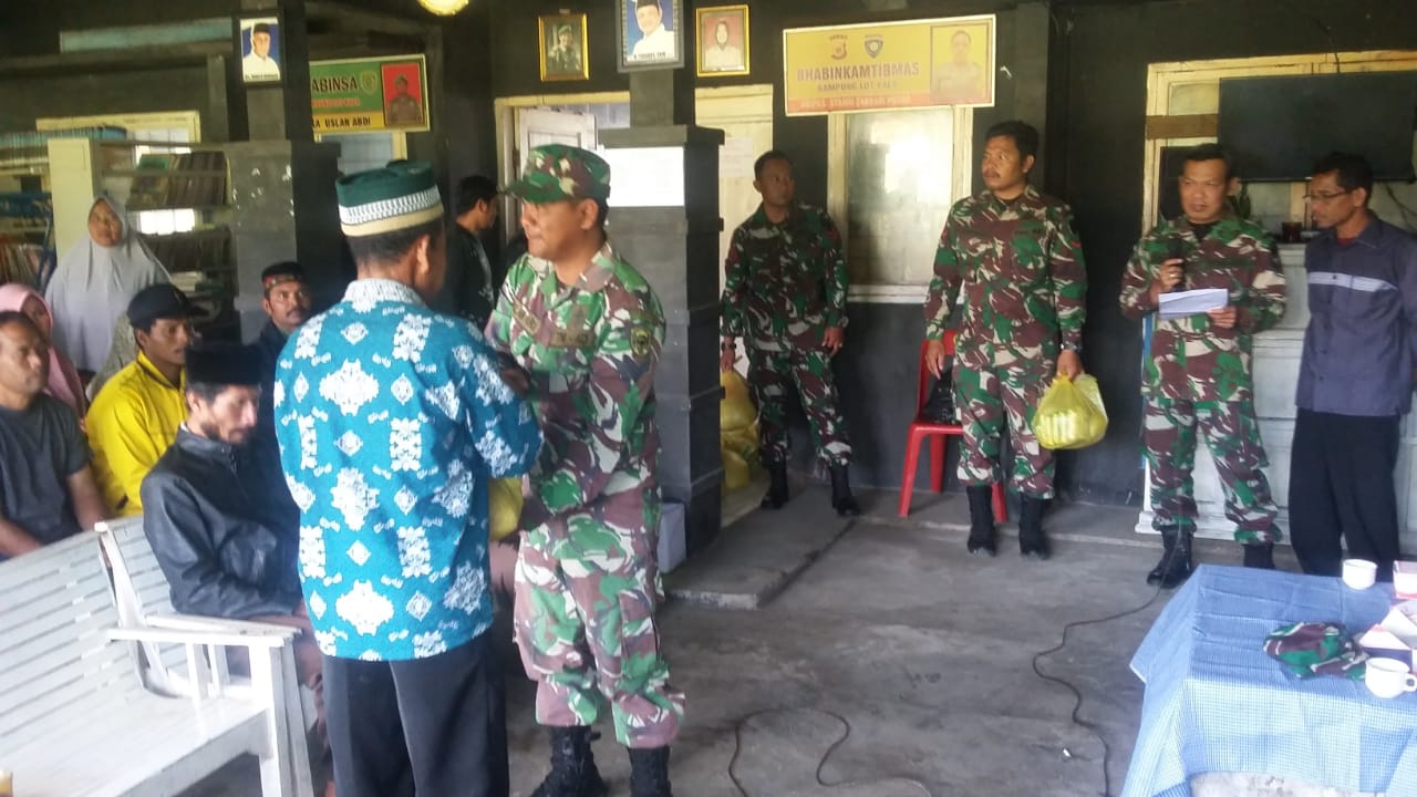 HUT TNI Ke 73, Danramil 03/Kota Bagikan Sembako ke Masyarakat