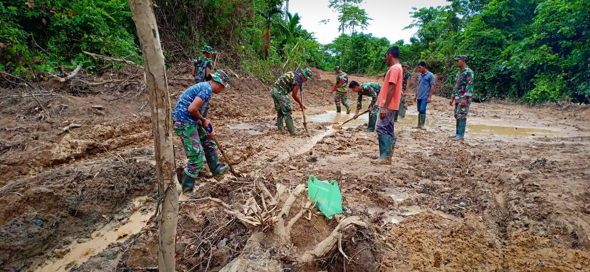Satgas TMMD Ke-103 Kodim 0105/Abar Bersama Masyarakat Semangat dan Kompak Membangun Desa