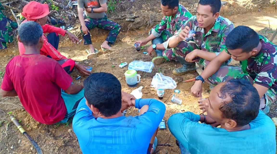 Di Lokasi TMMD, Rakyat dan TNI Begitu Harmonis