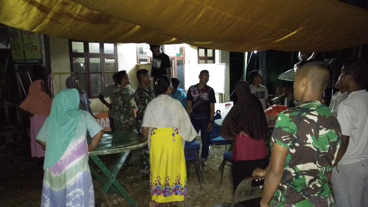 Keakraban Ibu – Ibu dengan Anggota Satgas TMMD ke 103 Kodim 0105/Abar
