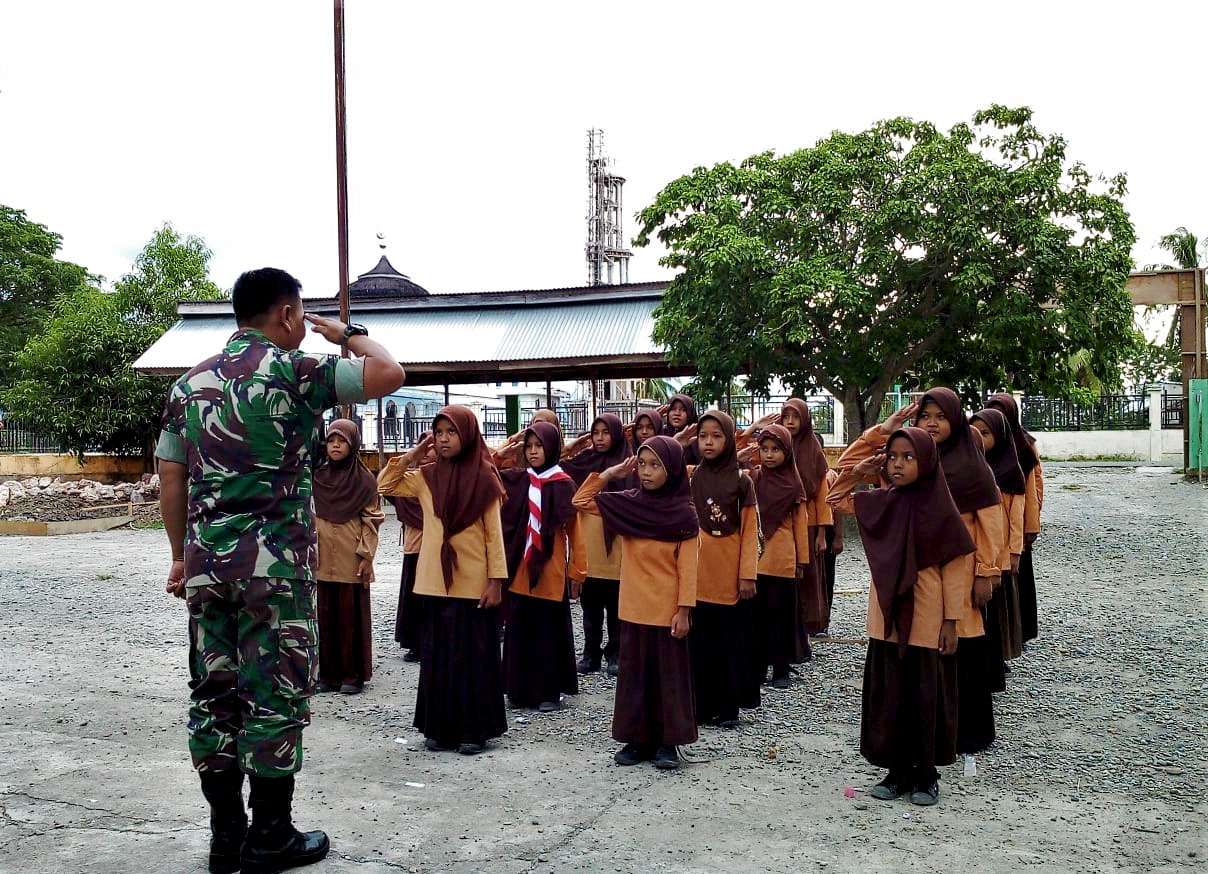 Latihkan PBB Dasar, Babinsa Koramil Montasik Jadikan Generasi Bangsa Yang Berkualitas