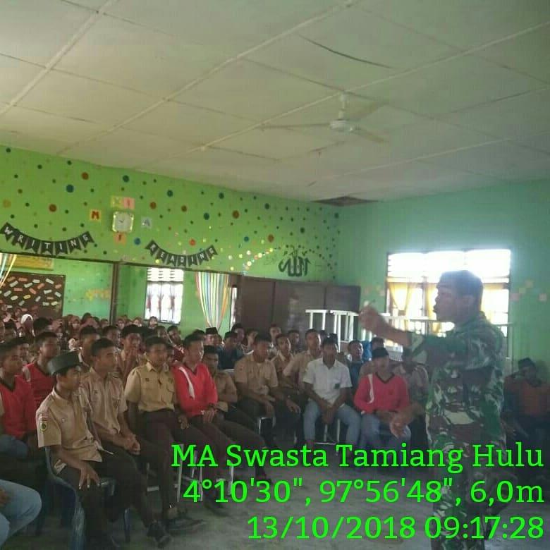 Babinsa 05/Thu Rangkul Pelajar Ingatkan Bahaya Narkoba dan Ajak Cinta Tanah Air