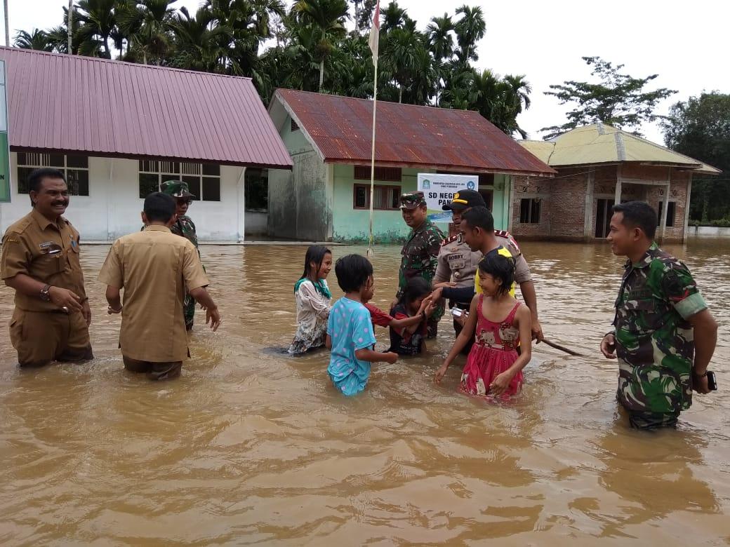 DANDIM TINJAU LOKASI BANJIR ACEH JAYA