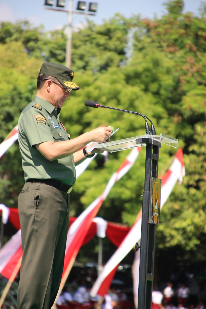 Wakasad Letjen TNI Tatang Sulaiman Tutup TMMD ke-103 di Bondowoso
