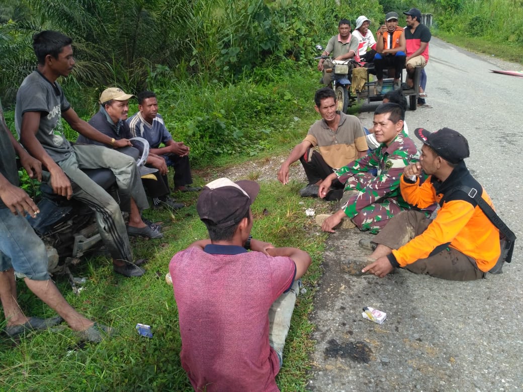 Cegah Kebakaran Hutan dan Lahan, Babinsa Ajak Warga Tidak Buka Lahan dengan Cara Dibakar