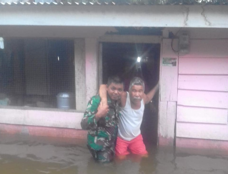 Serda Hendra Hadir Saat Warga Membutuhkan Bantuan dari Musibah Banjir