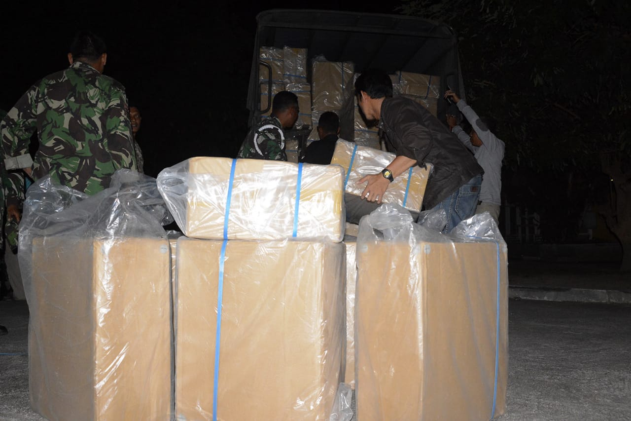 TNI Gagalkan Penyeludupan Ratusan Kardus Rokok Ilegal