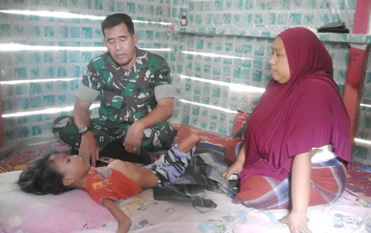 Bentuk Tali Asih, Pelda Zulmilansyah Sambangi Anak Penderita Jantung dan Kelumpuhan