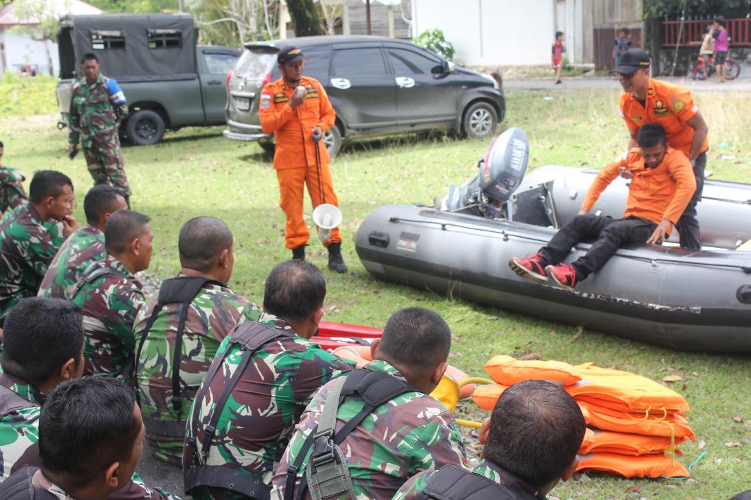 Siap Evakuasi Korban Bencana Alam, TNI Dilatih Gunakan Perahu LCR