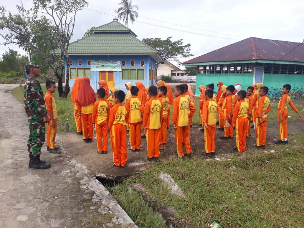 Babinsa Koramil 01/Pulau Banyak Berikan Pelatihan PBB