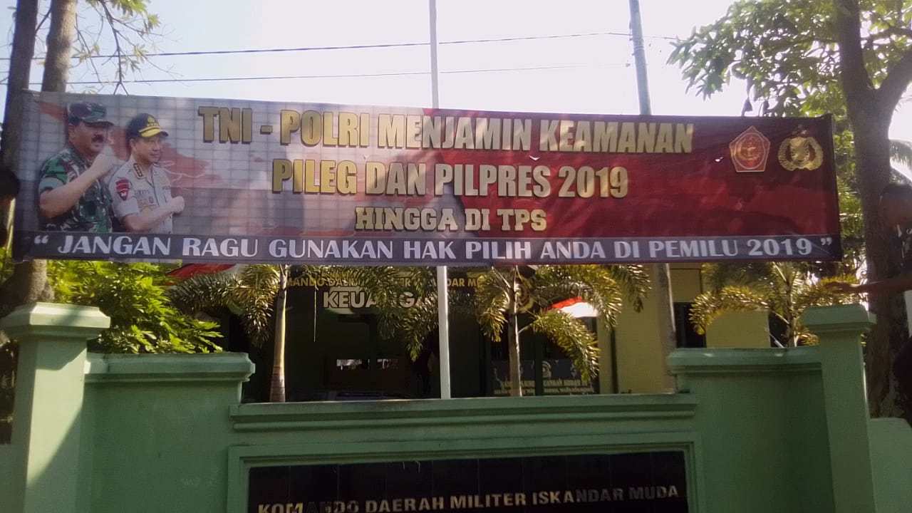 Kudam IM Pasang Spanduk Netralitas TNI