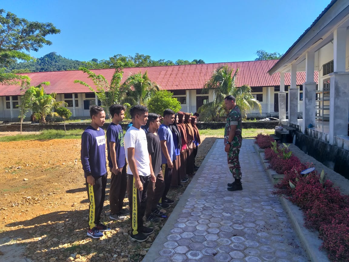 Jelang Ujian Kelulusan, Babinsa Beri Motivasi Murid SMA