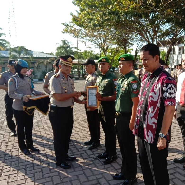 Anggota Kipan C Yonif 116/GS Terima Reward dari Kapolres Aceh Barat