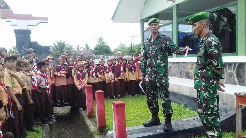Personel Yonif 116/GS Ajarkan Dasar Bela Negara Kepada  siswa Pramuka SIT