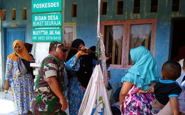 Babinsa Ramil 07/Jlk Bantu Posyandu, Bukti TNI Peduli Kesehatan Masyarakat