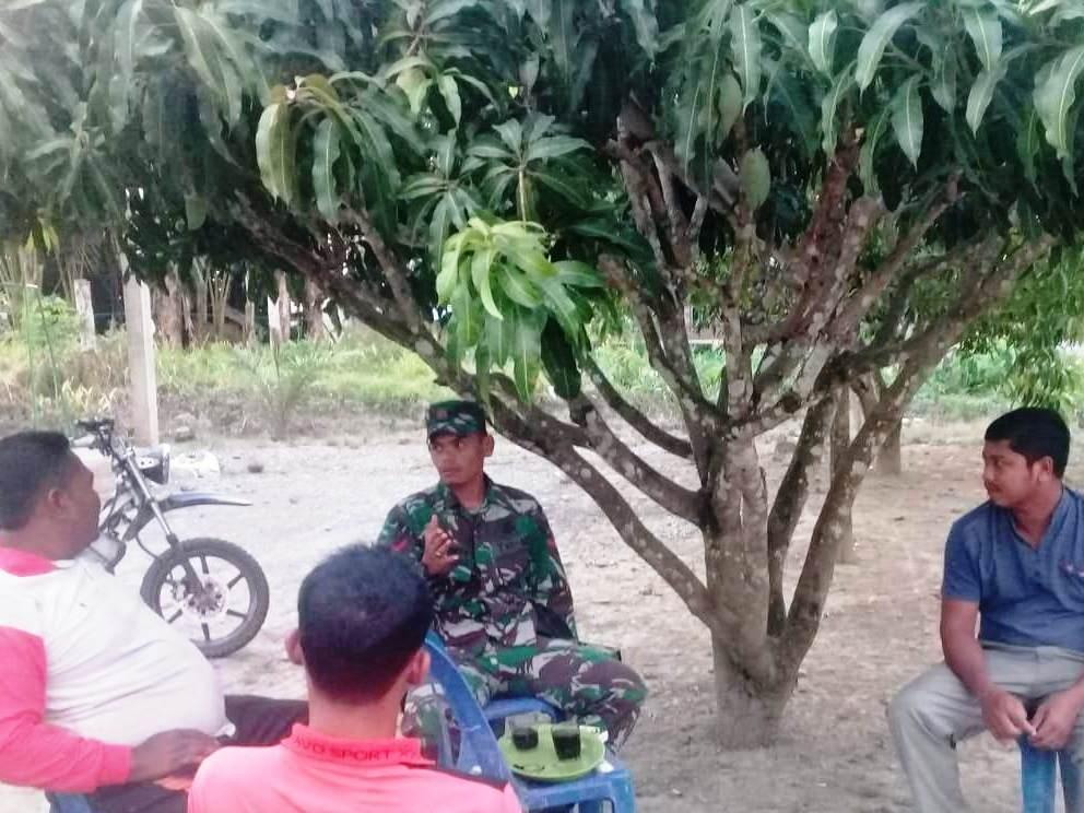 Babinsa Koramil 10 Woyla Barat Berikan Arahan Tentang Pentingnya Menjaga Kebersihan