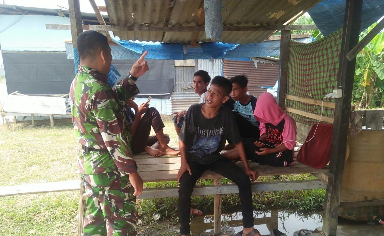 Babinsa Kodim 0117/Atam Galakkan Rutinitas Komsos Bersama Masyarakat