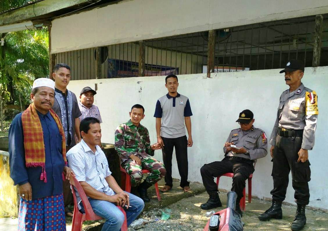 Serma Rohman Sarun  Komsos Dengan Warga