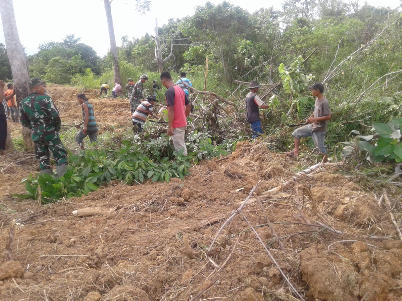 Kodim Aceh Jaya Bersama Masyarakat Gelar Karya Bhakti