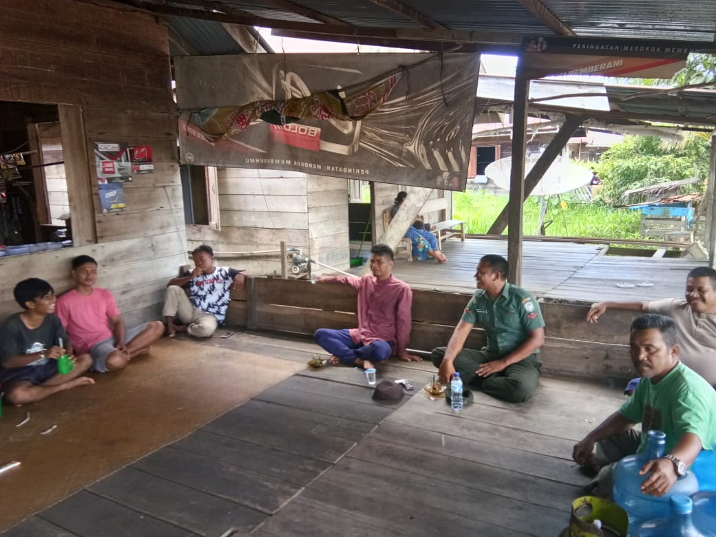 Babinsa Komsos Bersama Masyarakat Binaan