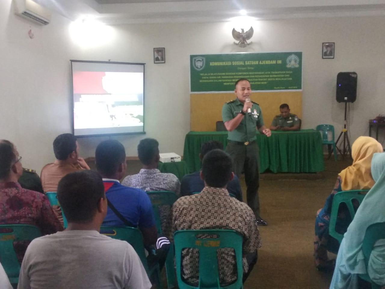 Personel Ajendam IM Komsos dengan Masyarakat Binaan