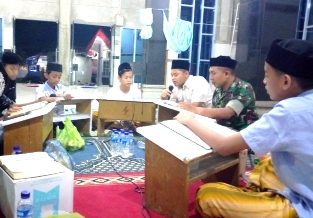 Isi Malam Ramdhan, Ini Yang Dilakukan Babinsa Desa Lambaro