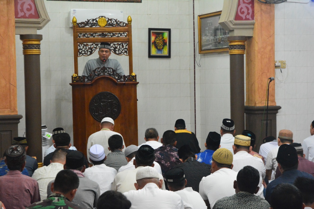 Personel Kodam IM Laksanakan Sholat Tarawih Malam Pertama