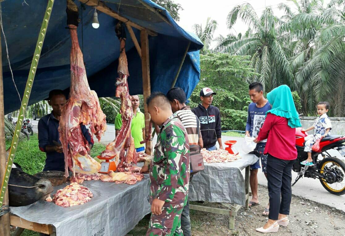 Menjelang Bulan Puasa, Babinsa Kodim 0117/Atam Laksanakan Pemantauan Pasar