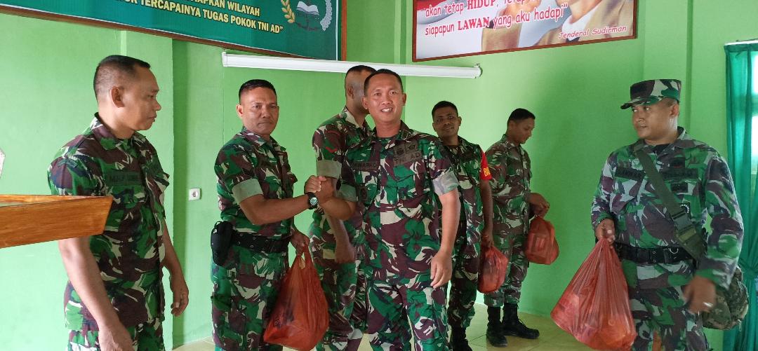 Dandim 0118/Subulussalam Serahkan Bingkisan Lebaran Kepada Anggota