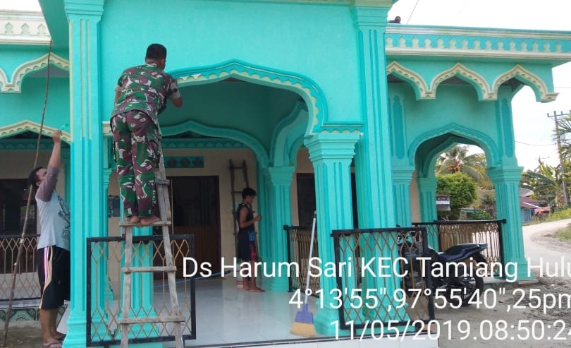 Babinsa Koramil 05/Thu Laksanakan Gotong Royong Bersama Masyarakat
