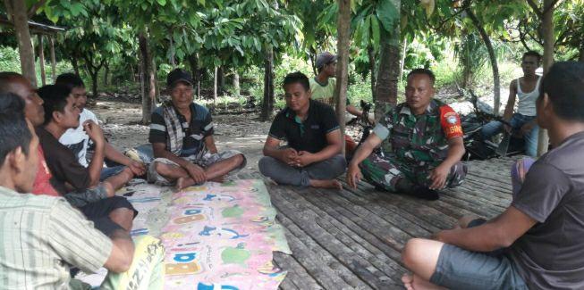 Babinsa Himbau Pemuda Setempat Untuk Aktifkan Pos Kamling Kembali