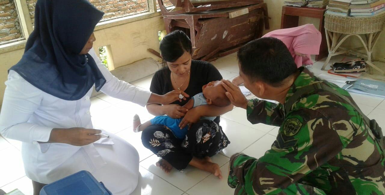 Wujud Nyata Kepedulian, Babinsa 02/Krb Dampingi Posyandu di Desa Binaan