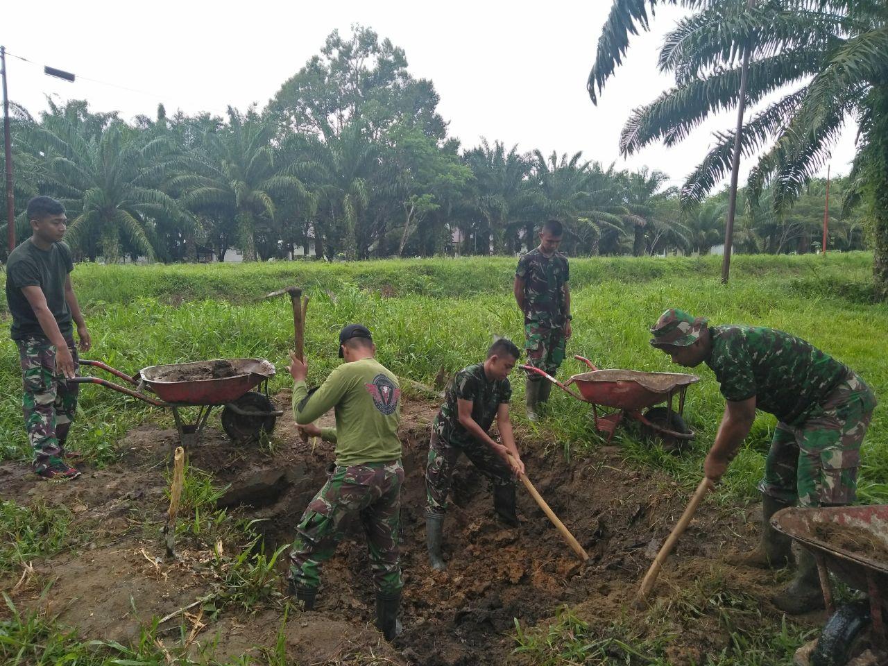 Minggu Bersih, Yonif 116/GS Laksanakan Gotong Royong