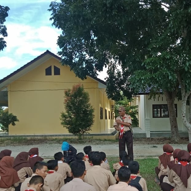 Bati Wanwil Koramil 05/Thu Melatih Anak Pramuka Saka Wira Kartika