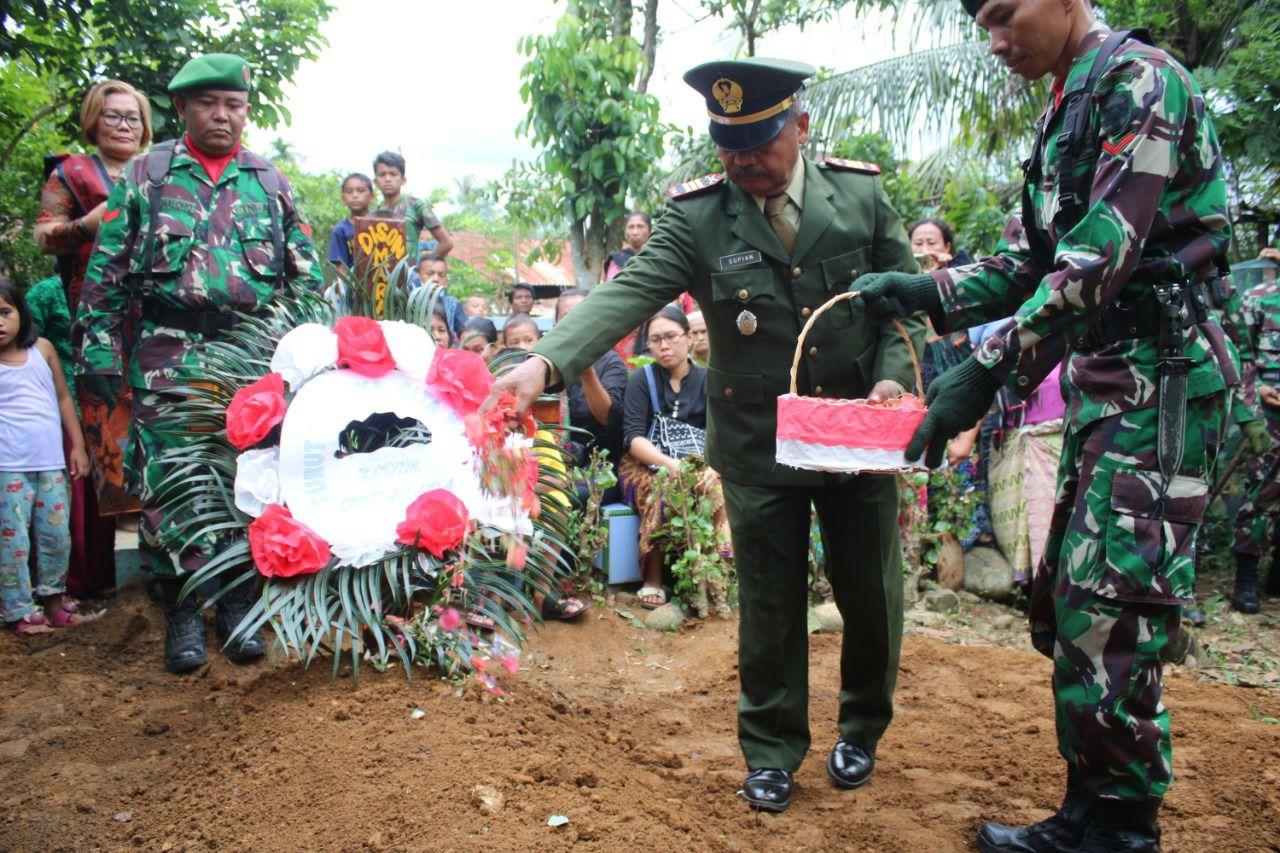 Danramil Badar, Pimpin Upacara Pemakaman Militer Dengan Khidmat