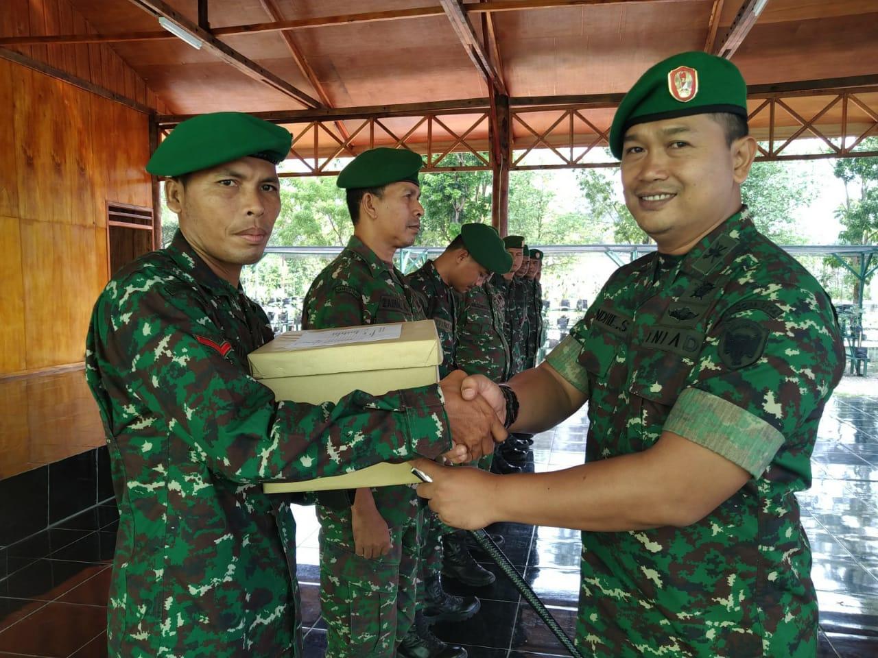 Sambut Idul Fitri, Primkop Kodim Aceh Jaya Bagikan Paket Lebaran